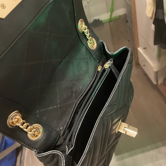 Bags. Brand Michael kors. the average size - Picture 3 of 3